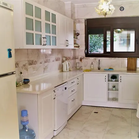 Kusadasi Merkezde Villa